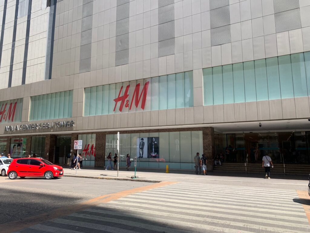 H&M アヤラセンター