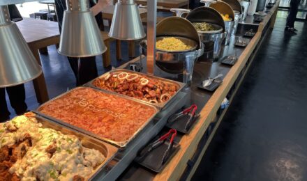 EVアカデミーの食事